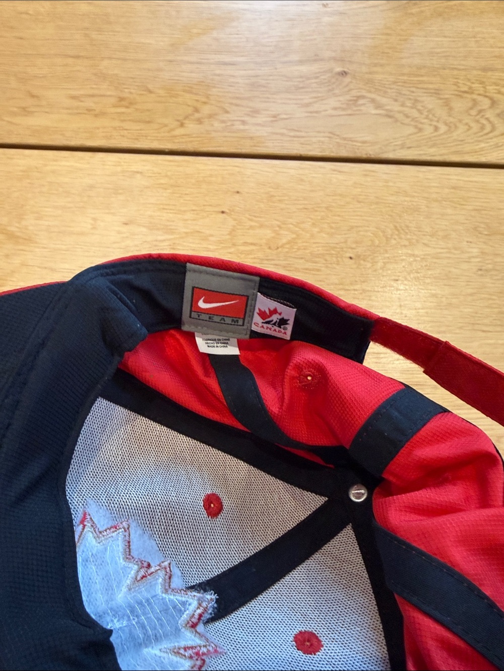 Nike Red Team Canada Maple Leaf Logo Cap - Picture 5 of 5